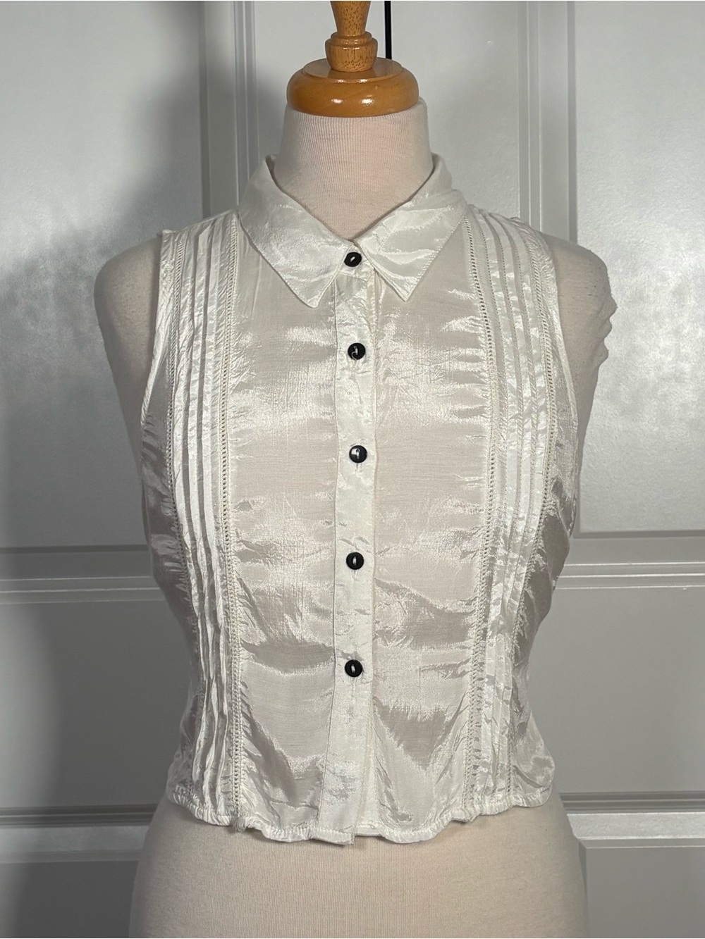Free People Ivory Sleeveless Button Front Pintuck Camisole
